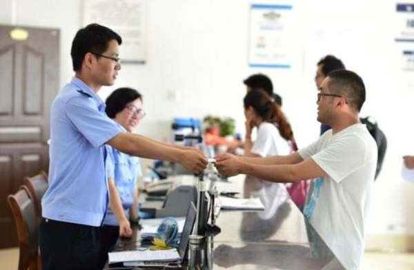 身份证到期换证需要什么材料？