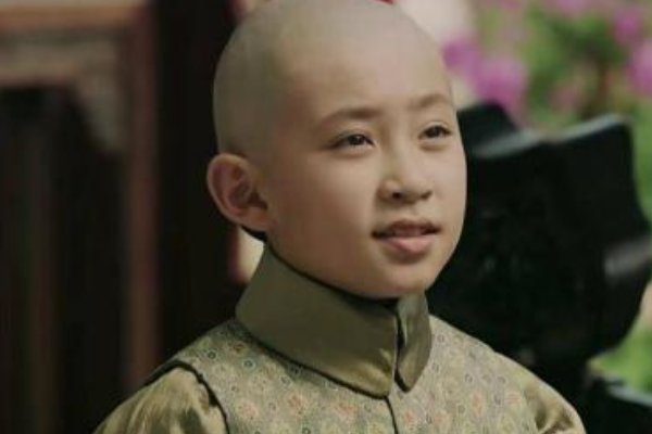 谦妃是雍正晚年最爱的宠妃，儿子为何却天天找她要银子？