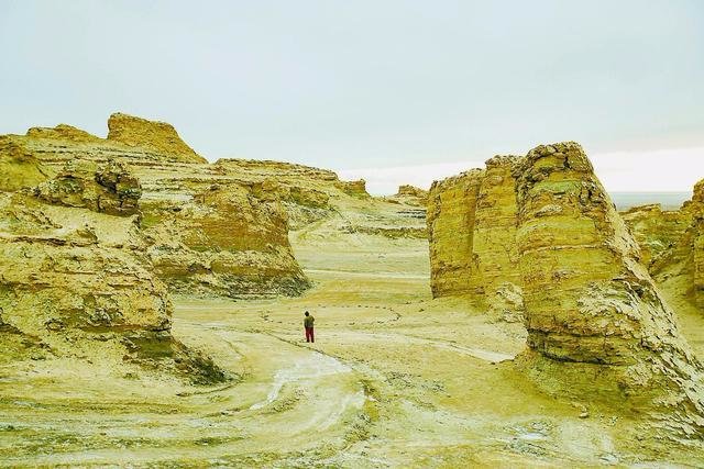 冷湖俄博梁雅丹地貌拍照好看么？在什么地方了？