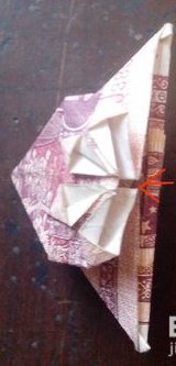 怎么用钱叠爱心的图解