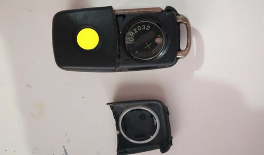 大众速腾2017车钥匙怎么换电池