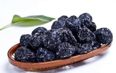 是什么原因引起脸上长斑？