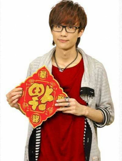 求许嵩Vae高清图片／壁纸。要超高清的~~~