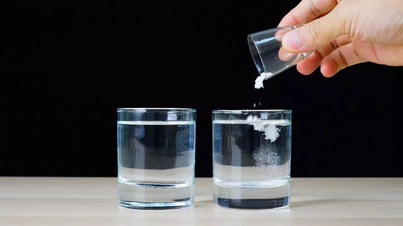 水、食盐、蔗糖、铜导线它们的性质和用途分别是什么？