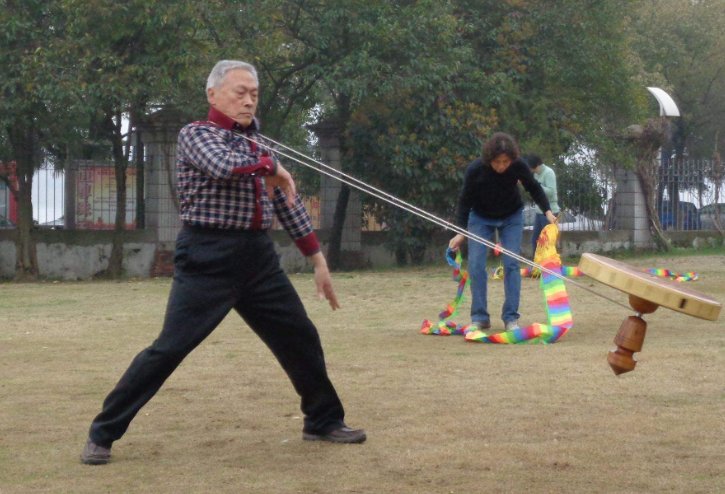 抖空竹的技巧和方法有哪些