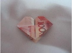 用一百块钱怎么叠双心图片