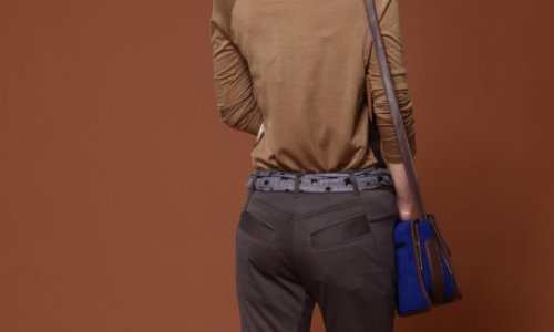 咖啡色裤子搭配