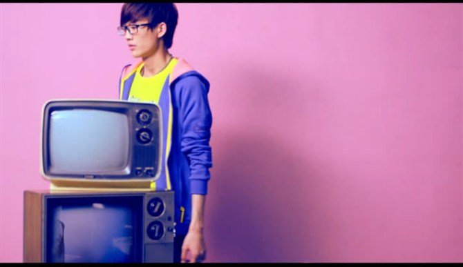 求许嵩Vae高清图片／壁纸。要超高清的~~~