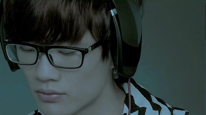 求许嵩Vae高清图片／壁纸。要超高清的~~~