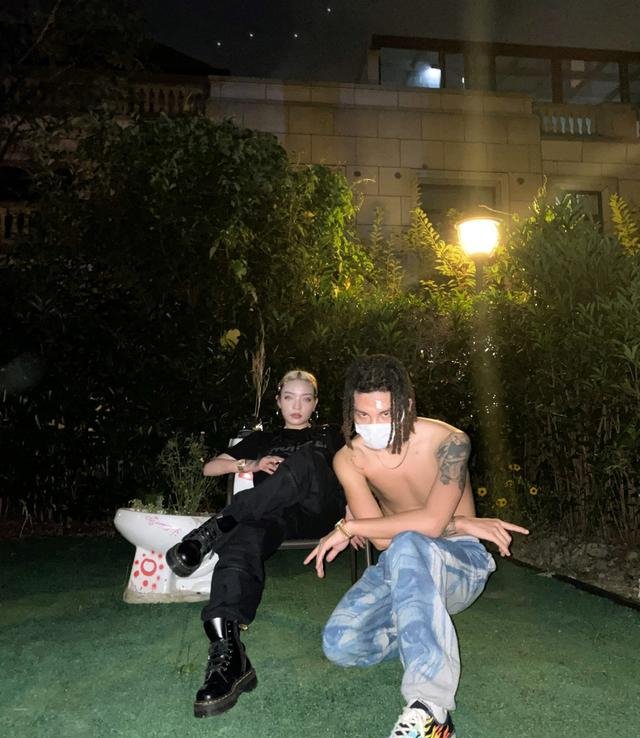 VaVa孩子王恋情，他们俩是怎么认识的？