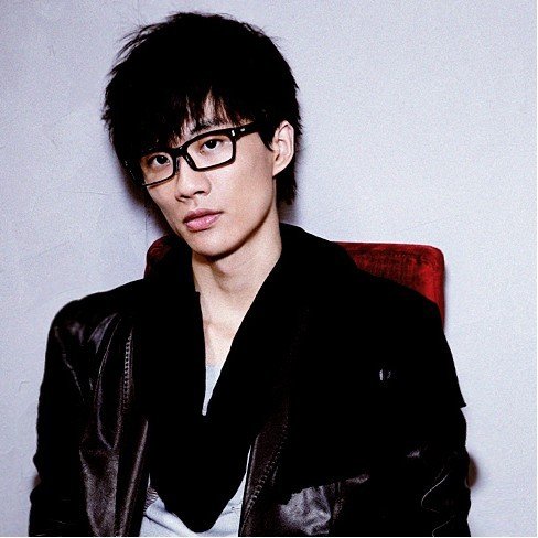 求许嵩Vae高清图片／壁纸。要超高清的~~~