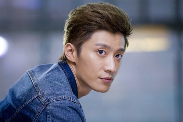 乔任梁因为抑郁症而自杀，抑郁症到底有多可怕，真的无法治疗吗？