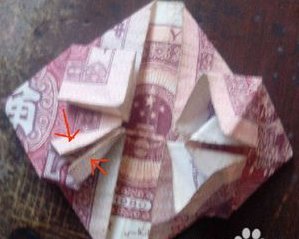 怎么用钱叠爱心的图解