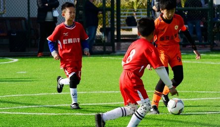 7岁的男孩子学什么兴趣班比较好。