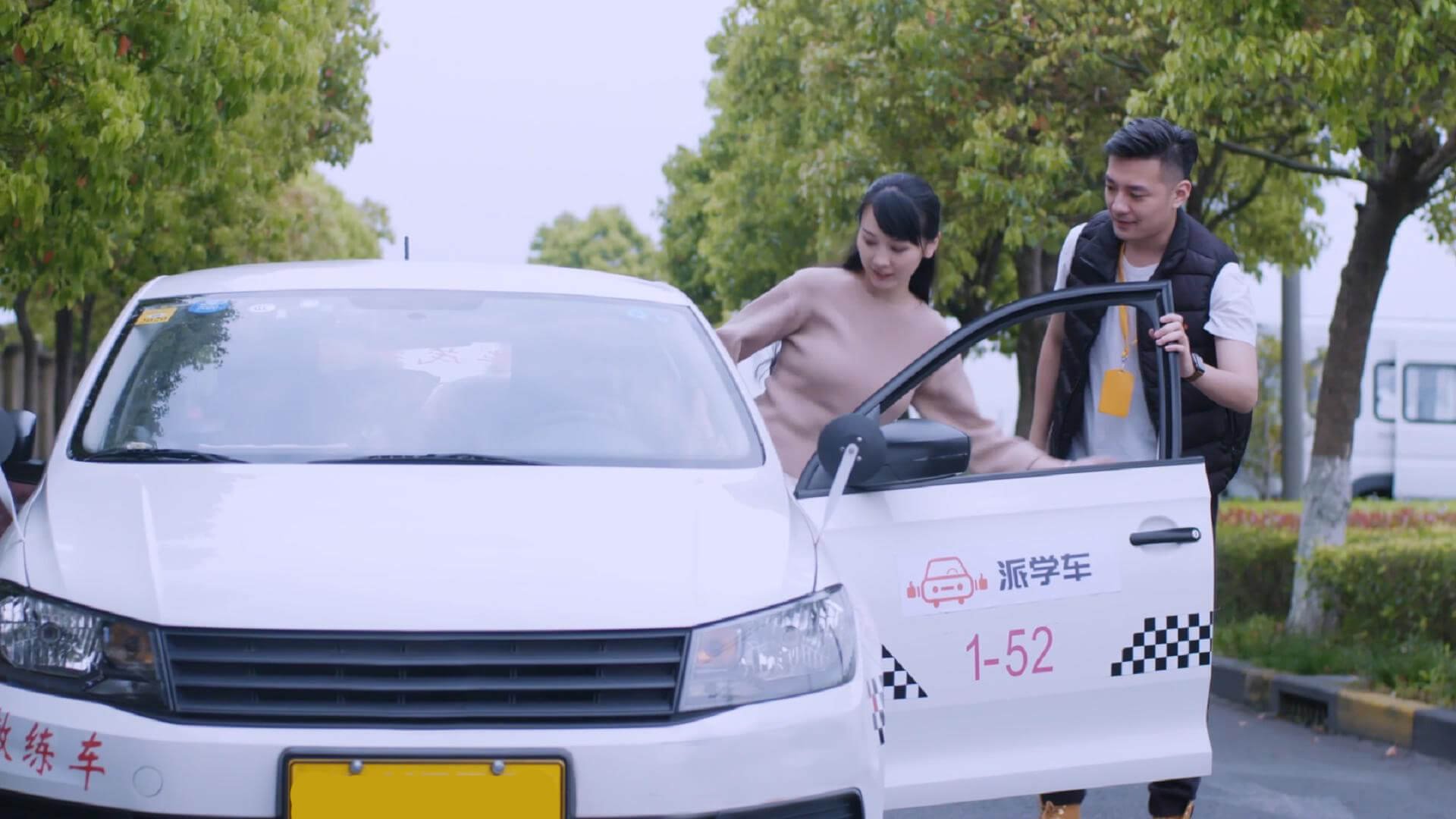 现在考驾照考c1还是c2比较好？