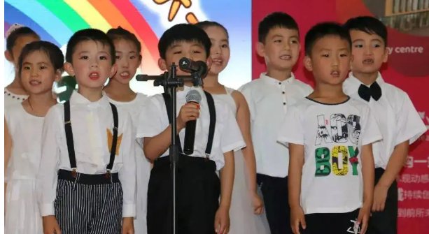 7岁的男孩子学什么兴趣班比较好。