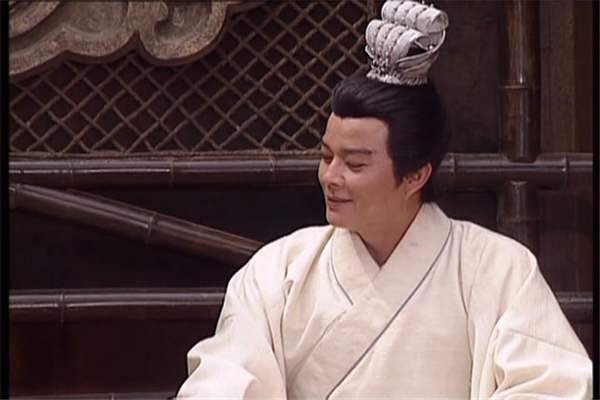 羽扇纶巾,谈笑间,樯橹灰飞烟灭。指的是诸葛亮还是周瑜？