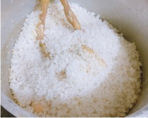 求广东盐焗鸡正宗做法