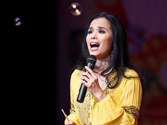 只要人人都献出一点爱的歌词