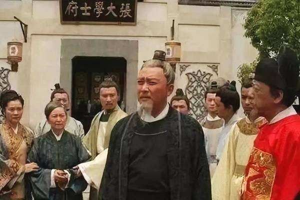 清朝内阁大学士权力有多大？相当于如今的什么官职？