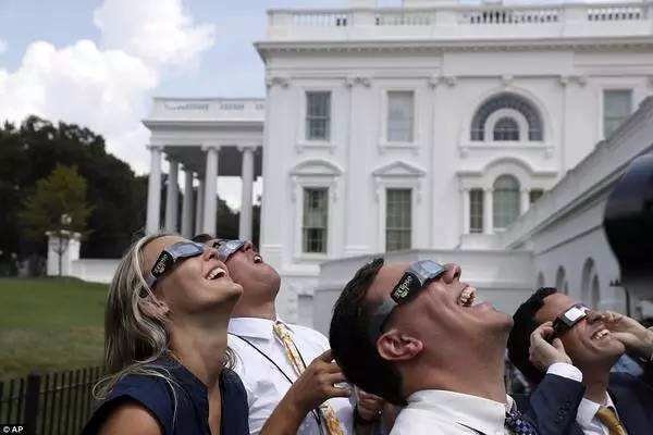 现在美国已经通过了弹劾决议，如果特朗普被弹劾了，他将会有什么动作？