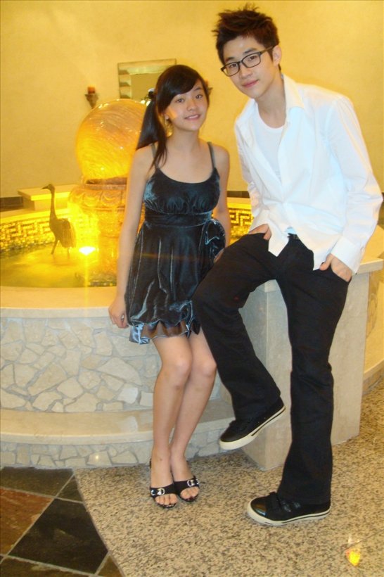 henry 刘宪华 的妹妹合照照片，有跟哥哥合照最好。