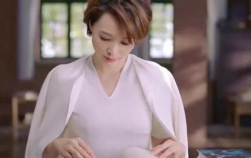 董卿被骂的背后，央视做出了哪些回应？