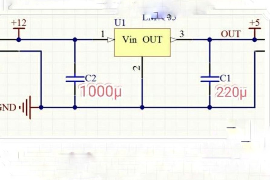 求12V转5V的7805稳压电路图
