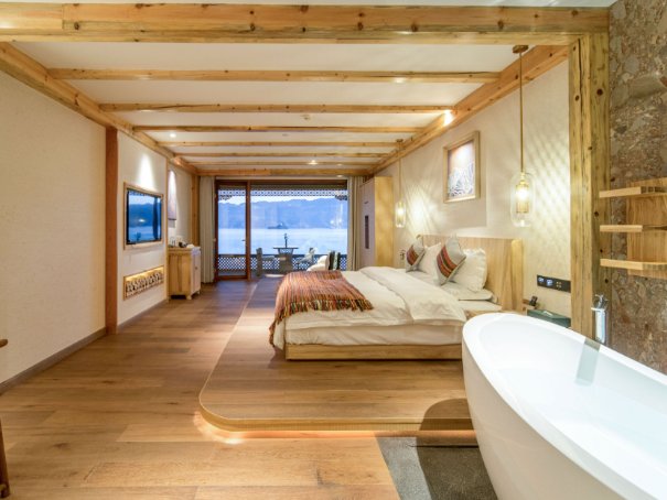 去泸沽湖住在哪里比较好