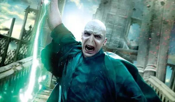 哈利波特 伏地魔是怎么死的