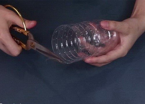 矿泉水瓶怎样做娃娃