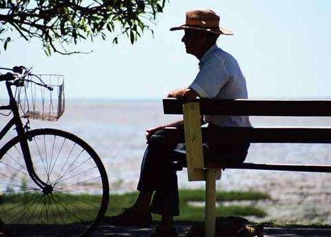 为何只有人类睡觉需要盖被子，其它动物就不需要？