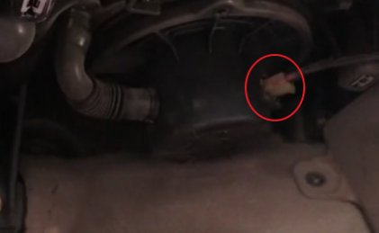 路虎神行者2座椅扶手怎么拆