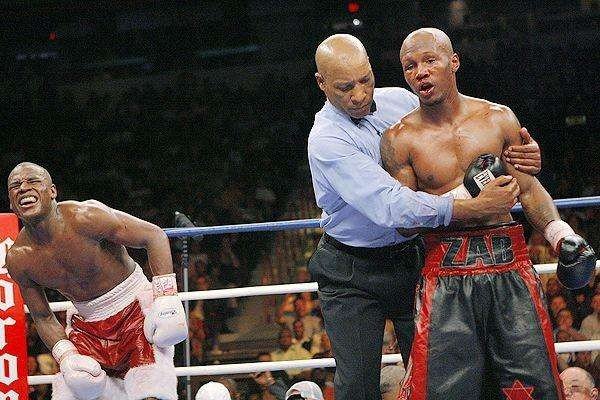 传闻泰森曾在狱中被黑市拳王金哈格痛揍、欺凌，泰森本人该如何回应？