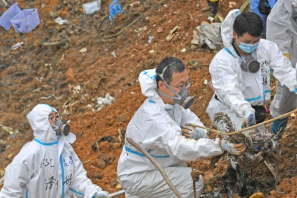 MU5735事故搜救人员现场发现十几本结婚证,这趟航班是从哪到哪的?