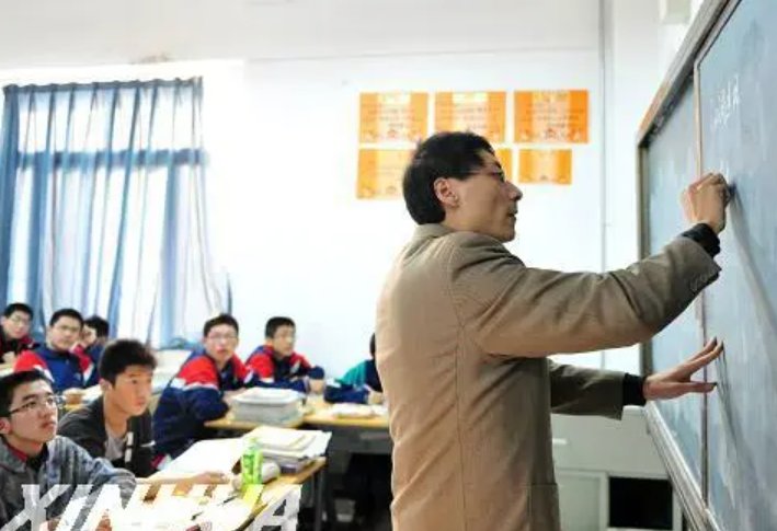 我从去年辞帝京谪居卧病浔阳城的翻译