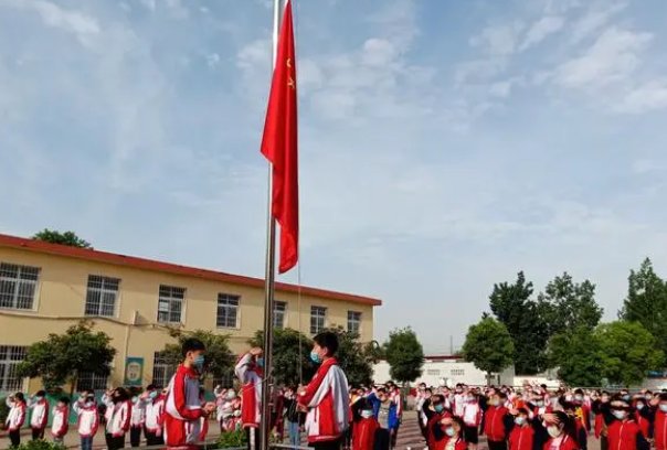 少先队出队旗的步骤