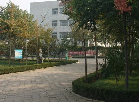 潍坊圣源高级中学与潍坊四中有什么区别？