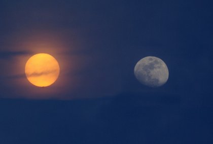 什么叫日月同辉？