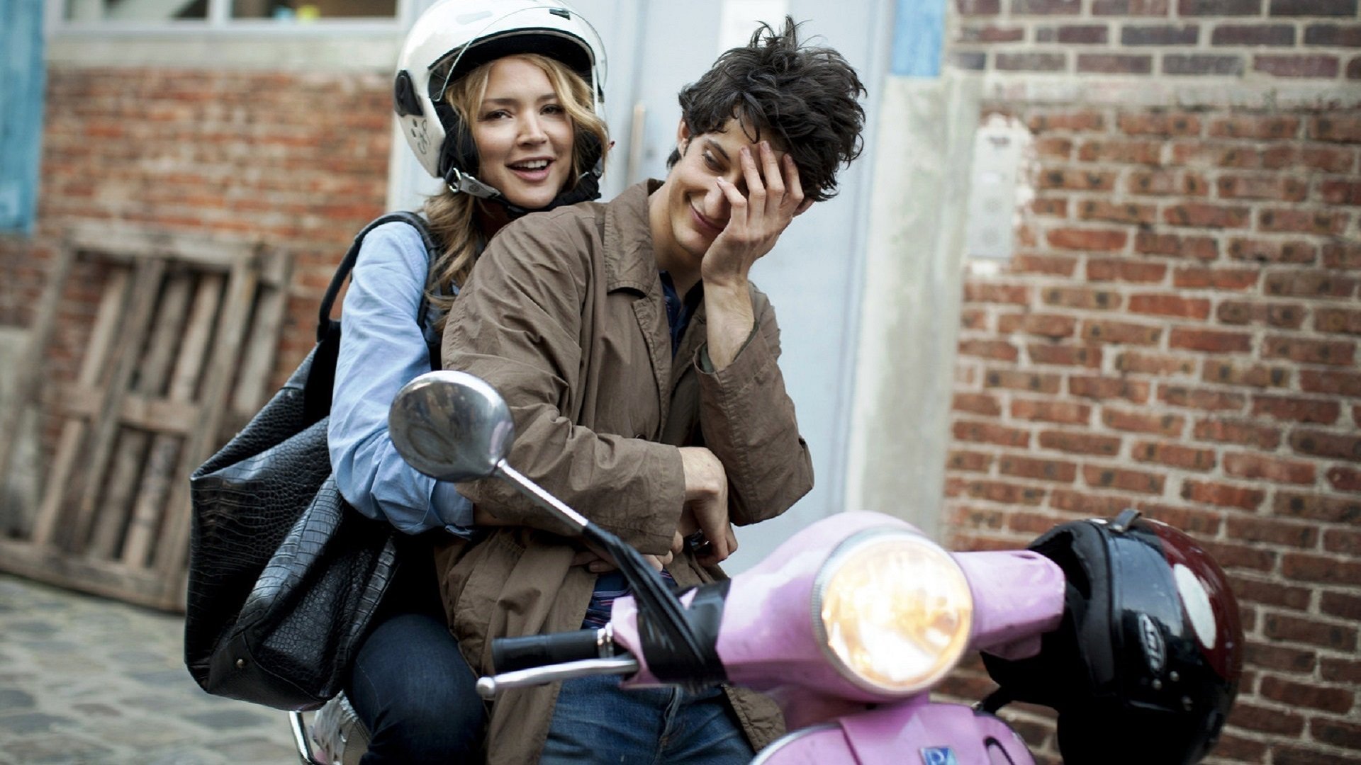 20岁年下男的恋爱的介绍