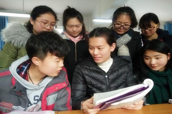 峰峦叠嶂的拼音