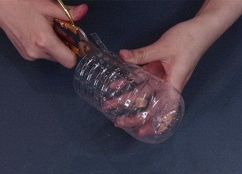 矿泉水瓶怎样做娃娃