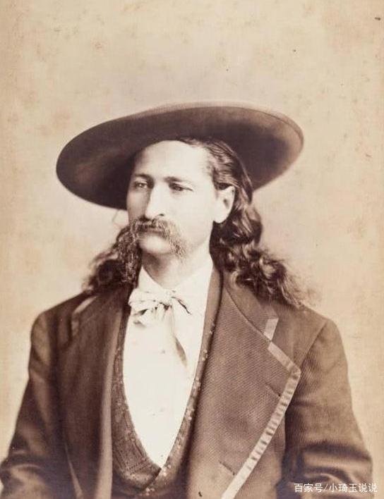 美国西部第一快枪手，单挑杀百人，为何死时手里的一把牌至今仍是忌讳?