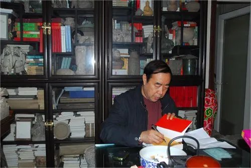 “答案在风中飘扬”出自哪里?