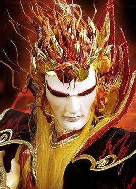 东方鼎立的角色经历