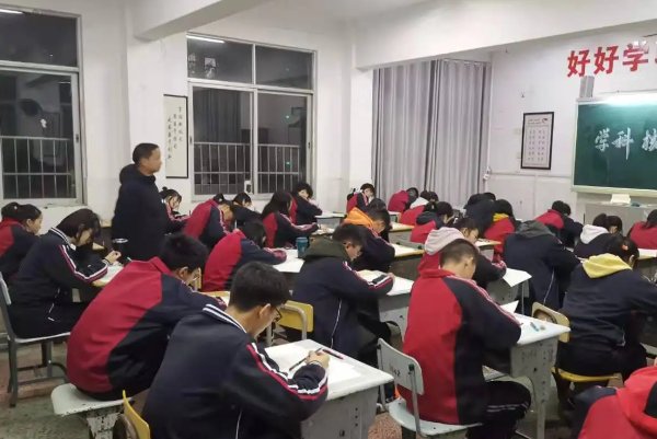 浙江杭州求是高复学校学费