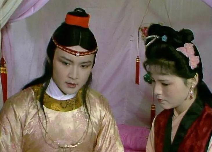 古代有些大户夫妻晚上睡觉时，为何丫环要守在一旁？