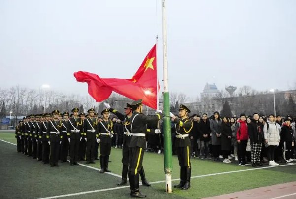 少先队出队旗的步骤