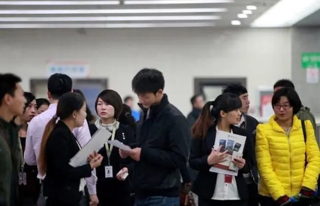 人事部称事业单位招聘不得限制毕业院校,你赞成这一规定吗?