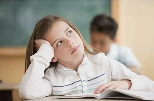 坐在学霸的棍子上背单词